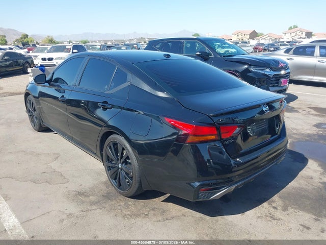 2022 Nissan ALTIMA SR FWD photo 3