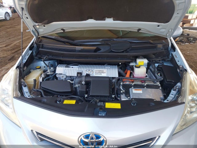 صورة 10 لـ 2012 Toyota PRIUS V FIVE