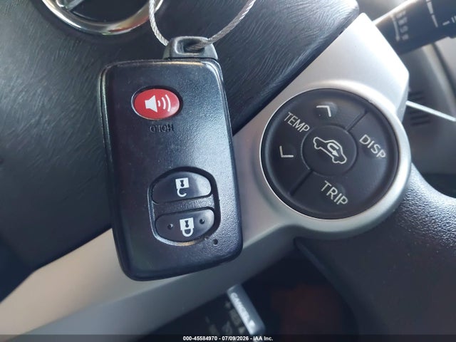 صورة مصغرة 11 لـ 2012 Toyota PRIUS V FIVE