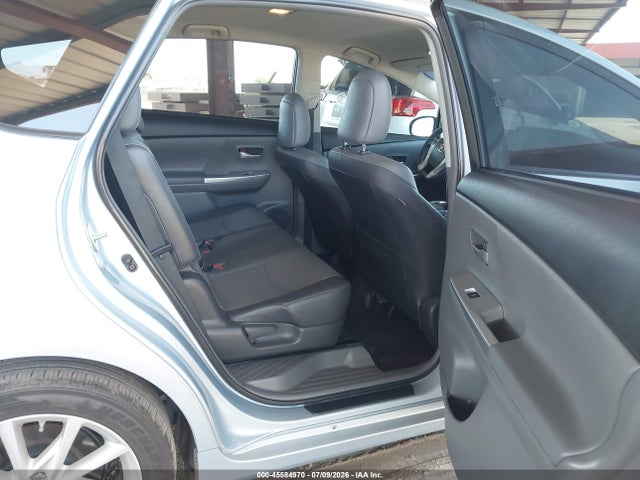صورة 8 لـ 2012 Toyota PRIUS V FIVE