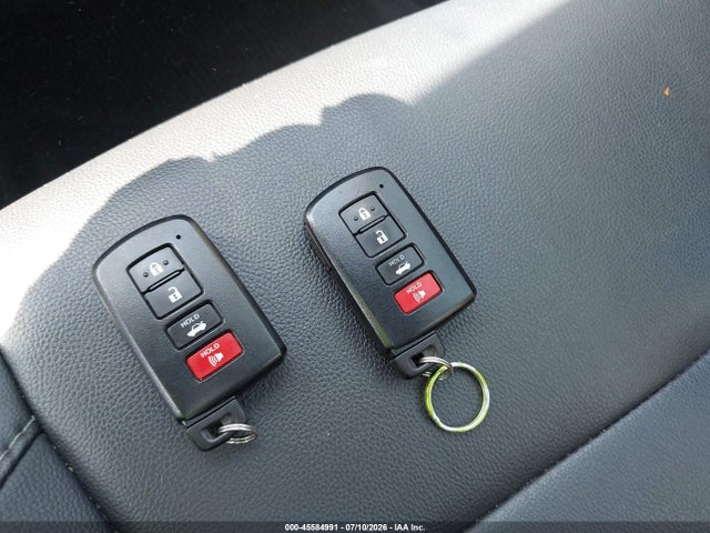 2019 TOYOTA COROLLA XLE 11