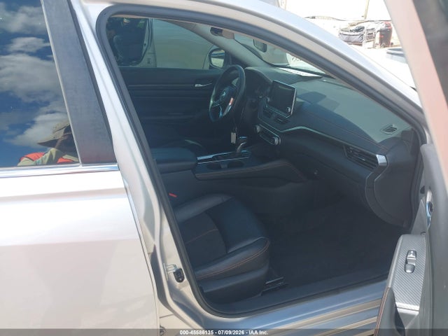 2020 Nissan ALTIMA SR FWD photo 5