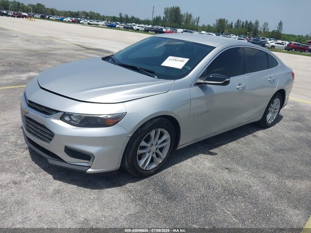 2017 Chevrolet MALIBU 1LT photo 2