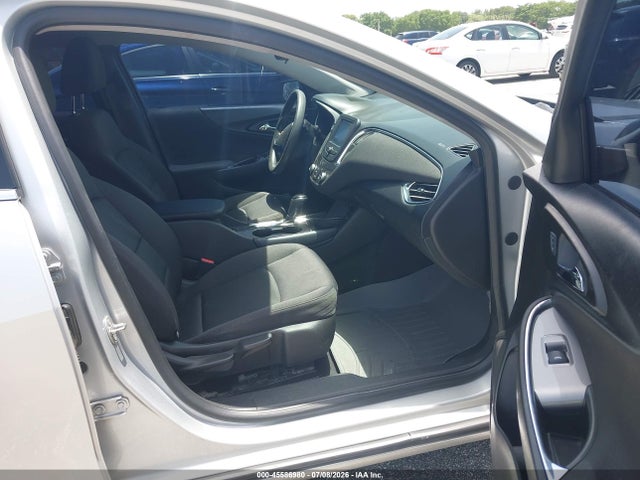 2017 Chevrolet MALIBU 1LT photo 5