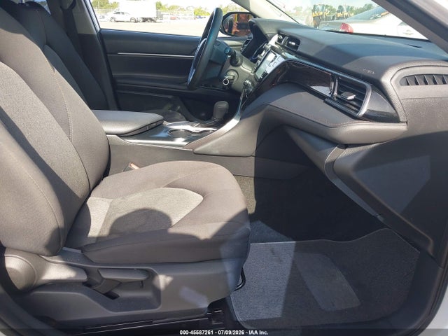 2019 Toyota CAMRY LE photo 5
