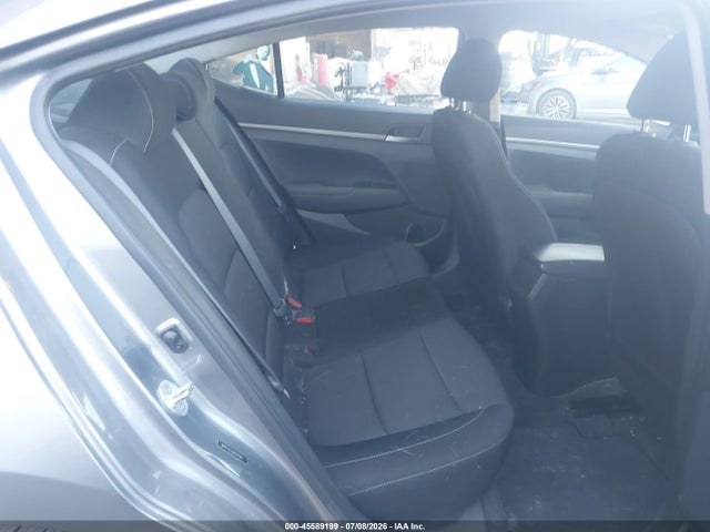 صورة 8 لـ 2018 Hyundai ELANTRA SE