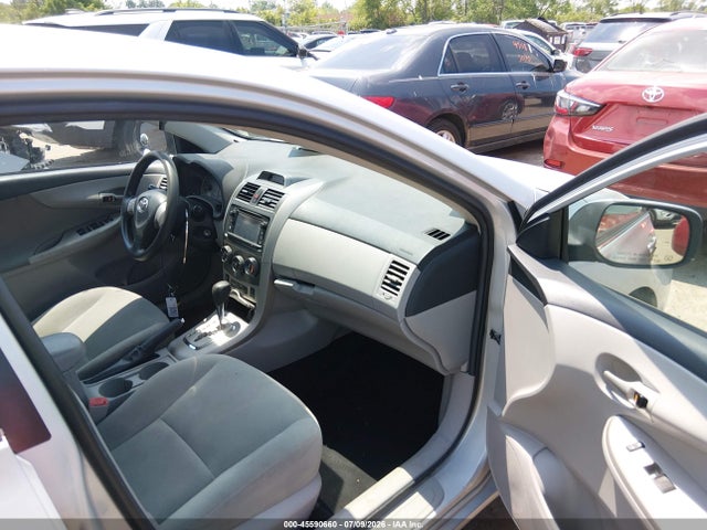 2013 Toyota COROLLA LE photo 5