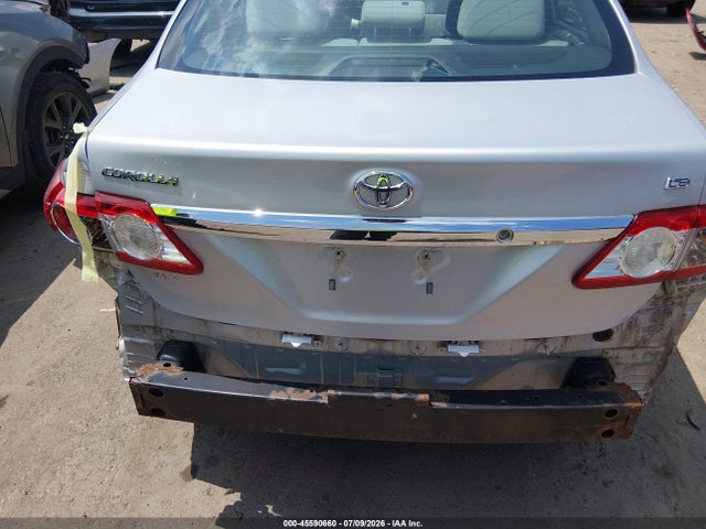 2013 Toyota COROLLA LE photo 6
