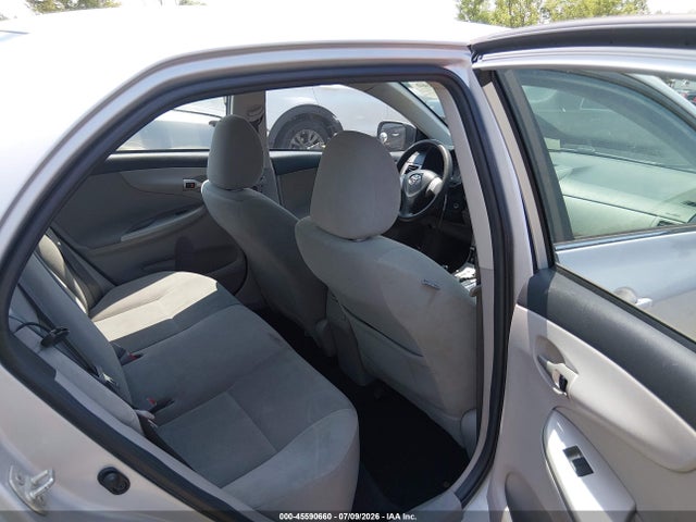 2013 Toyota COROLLA LE photo 8