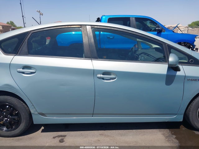 2013 Toyota PRIUS THREE — миниатюра 13