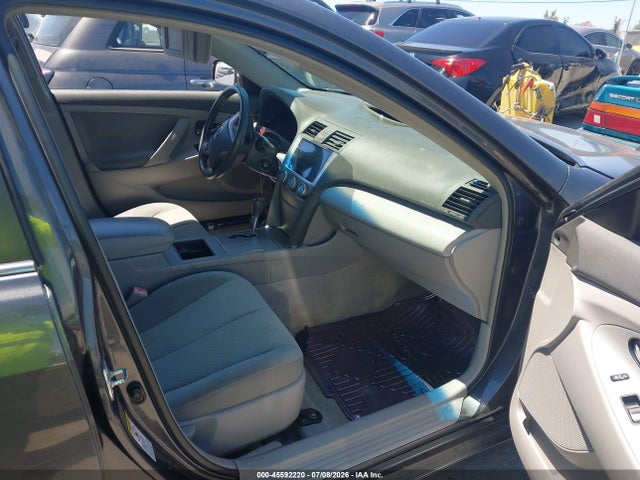 2009 Toyota CAMRY LE photo 5