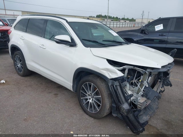 2018 TOYOTA HIGHLANDE SE