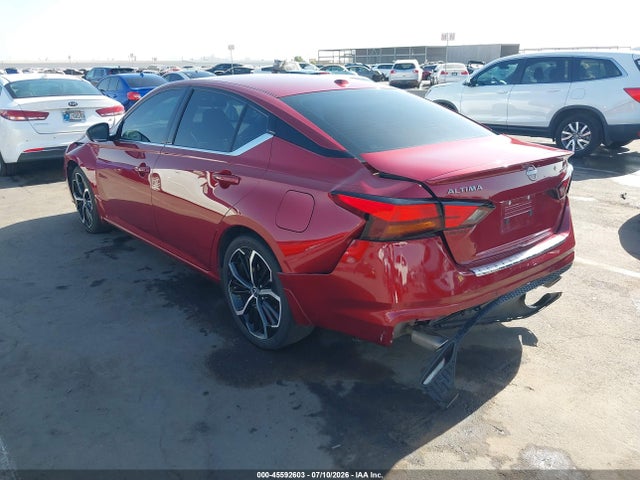 2023 Nissan ALTIMA SR FWD photo 3