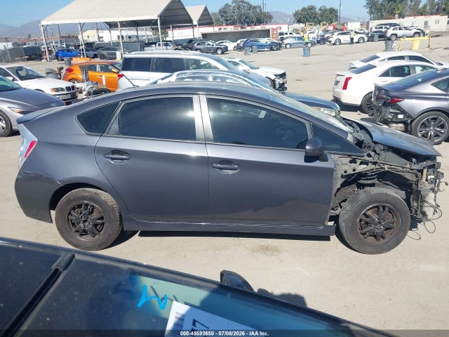صورة مصغرة 14 لـ 2014 Toyota PRIUS TWO
