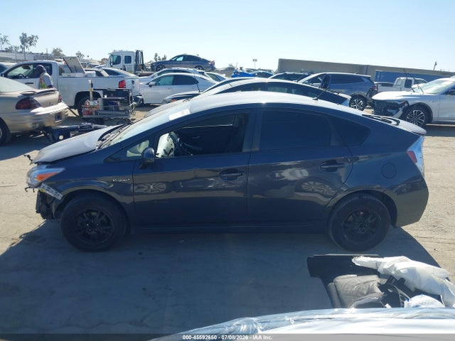 صورة مصغرة 15 لـ 2014 Toyota PRIUS TWO