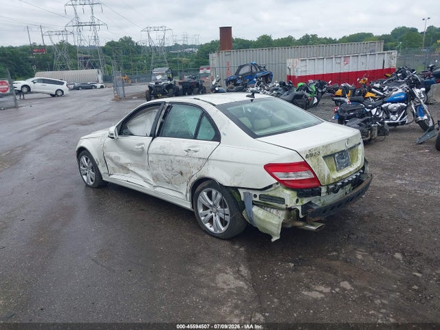 2010 Mercedes-BENZ C 300 LUXURY 4MATIC — фото 3