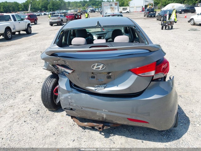 2013 Hyundai ELANTRA GLS 照片 6