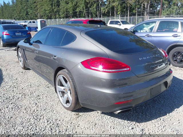 صورة 3 لـ 2015 Porsche PANAMERA 4