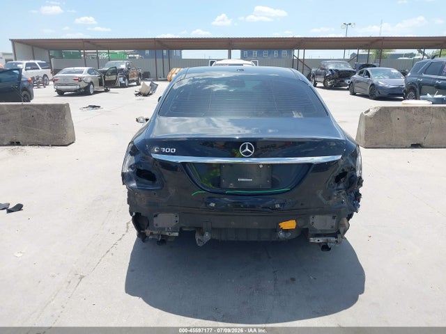 صورة 17 لـ 2016 Mercedes-BENZ C 300
