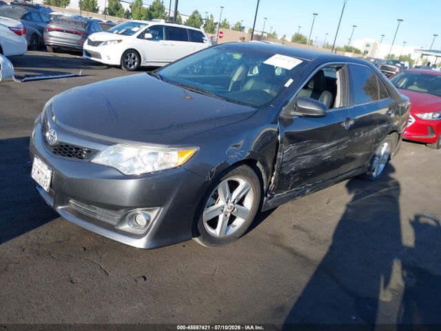 2012 Toyota CAMRY SE photo 2
