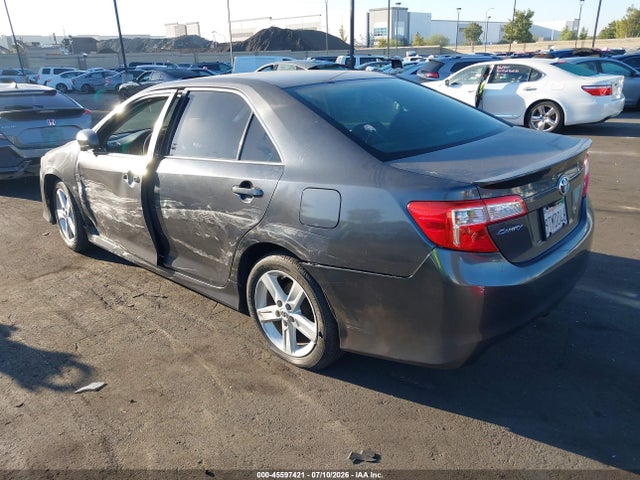 2012 Toyota CAMRY SE photo 3