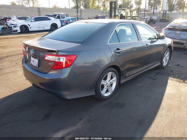 2012 Toyota CAMRY SE photo 4