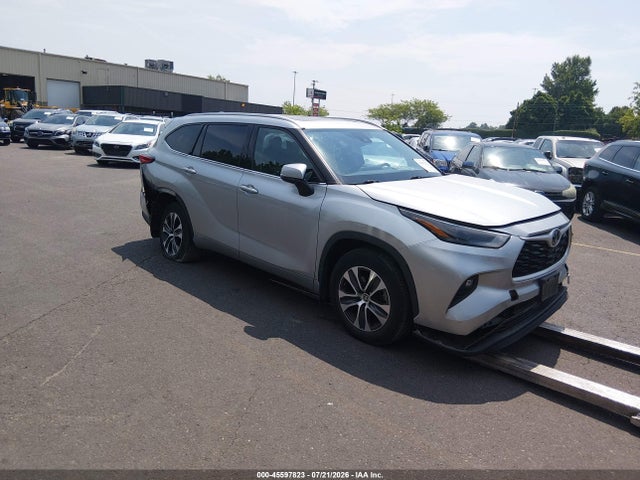 2022 TOYOTA HIGHLANDE XLE