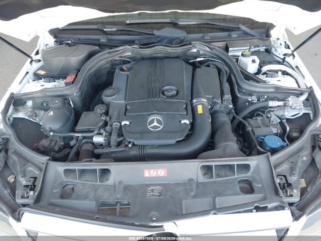 صورة 10 لـ 2013 Mercedes-BENZ C 250
