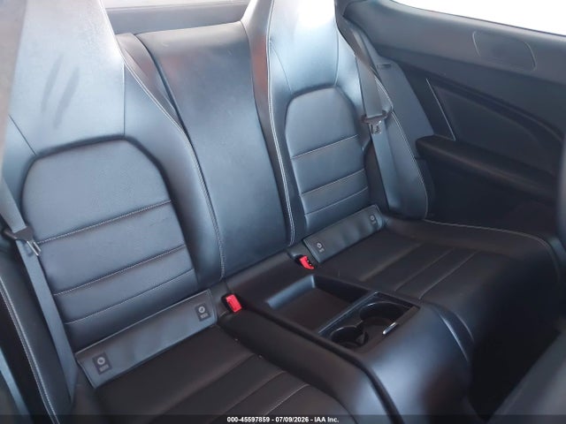 صورة 8 لـ 2013 Mercedes-BENZ C 250