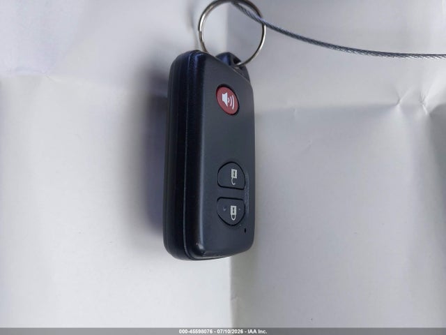صورة مصغرة 11 لـ 2013 Toyota PRIUS V THREE