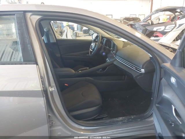صورة 5 لـ 2023 Hyundai ELANTRA SE