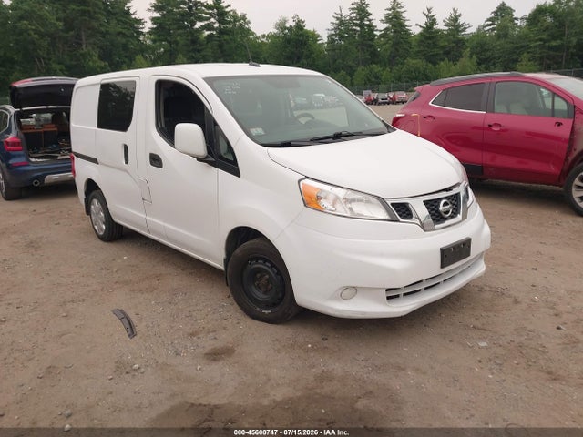 2017 NISSAN NV SV