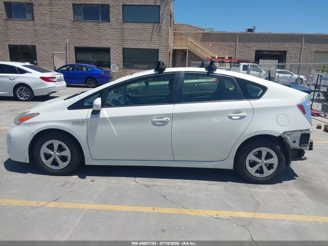 صورة مصغرة 14 لـ 2015 Toyota PRIUS TWO