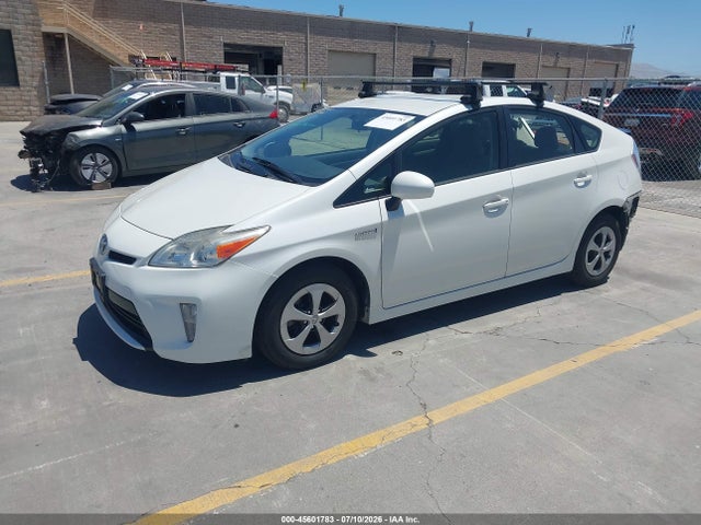 صورة 2 لـ 2015 Toyota PRIUS TWO