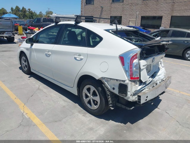 صورة 3 لـ 2015 Toyota PRIUS TWO