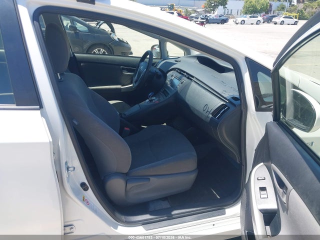 صورة 5 لـ 2015 Toyota PRIUS TWO