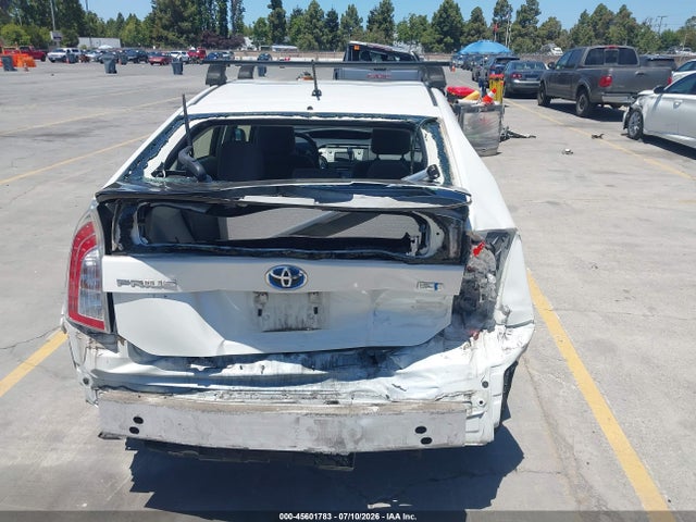 صورة 6 لـ 2015 Toyota PRIUS TWO
