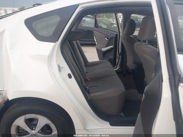صورة 8 لـ 2015 Toyota PRIUS TWO