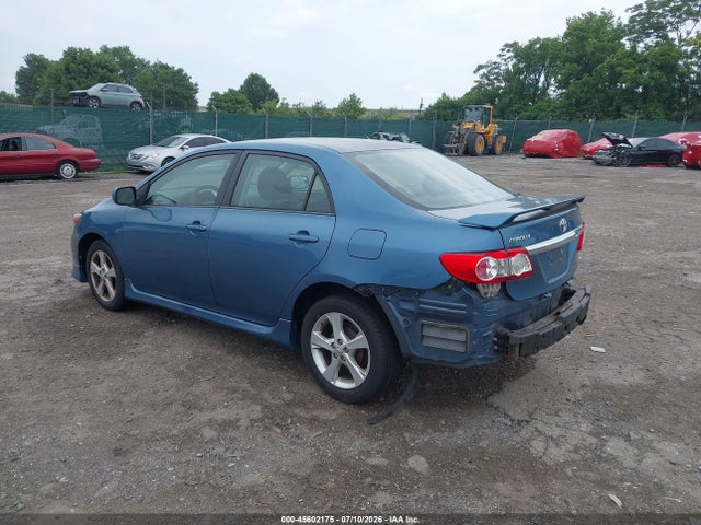 2013 Toyota COROLLA S photo 3