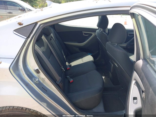 صورة 8 لـ 2015 Hyundai ELANTRA SE