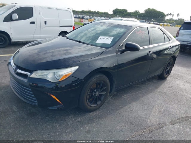 2017 Toyota CAMRY LE — фото 2