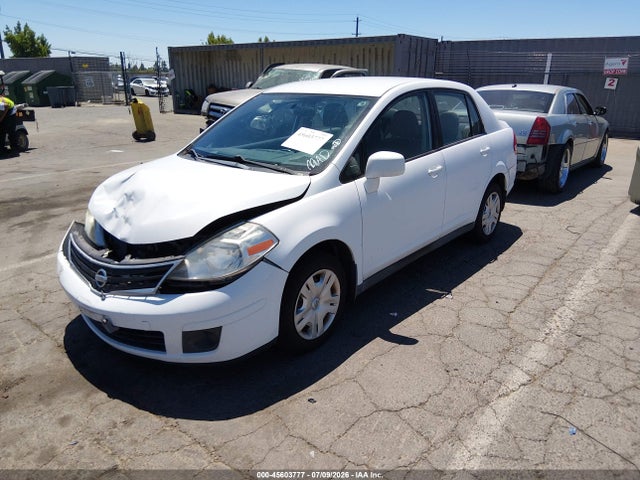 2010 Nissan VERSA 1.8S — фото 2