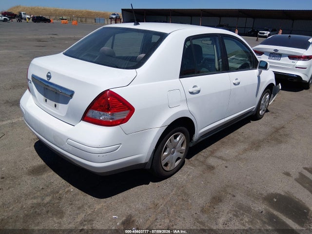 2010 Nissan VERSA 1.8S — фото 4