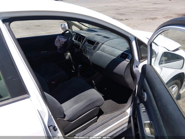 2010 Nissan VERSA 1.8S — фото 5