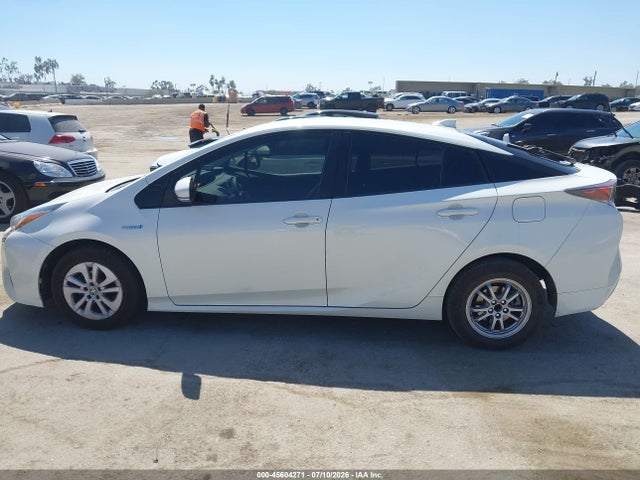 2017 Toyota PRIUS TWO thumbnail 15
