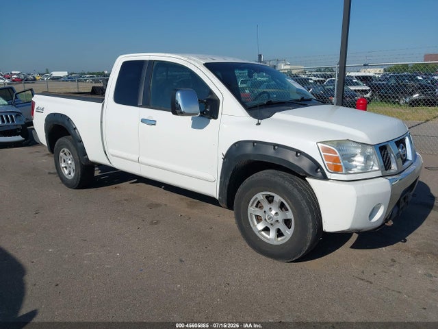 2004 NISSAN TITAN SE