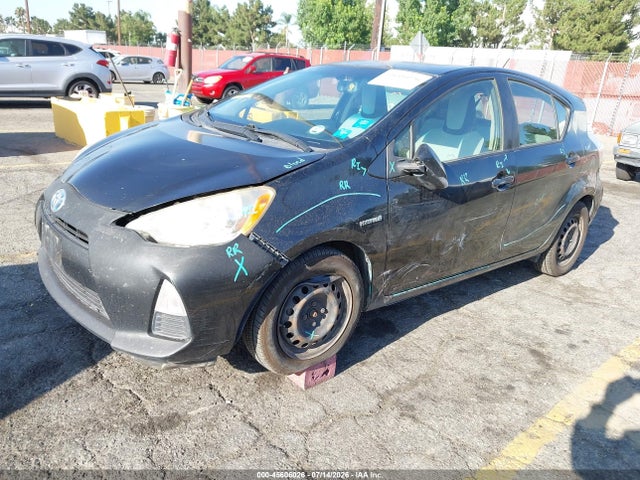 صورة 2 لـ 2014 Toyota PRIUS C ONE