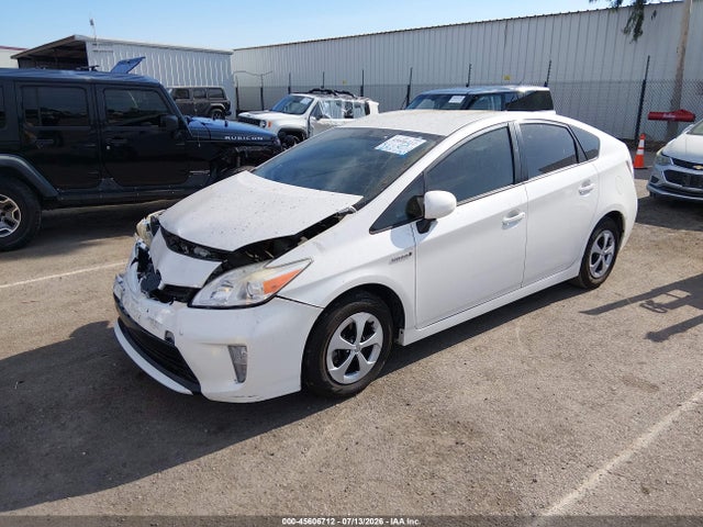 صورة 2 لـ 2014 Toyota PRIUS TWO