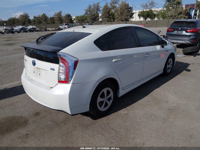 صورة 4 لـ 2014 Toyota PRIUS TWO