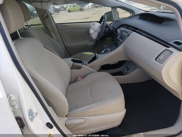 صورة 5 لـ 2014 Toyota PRIUS TWO
